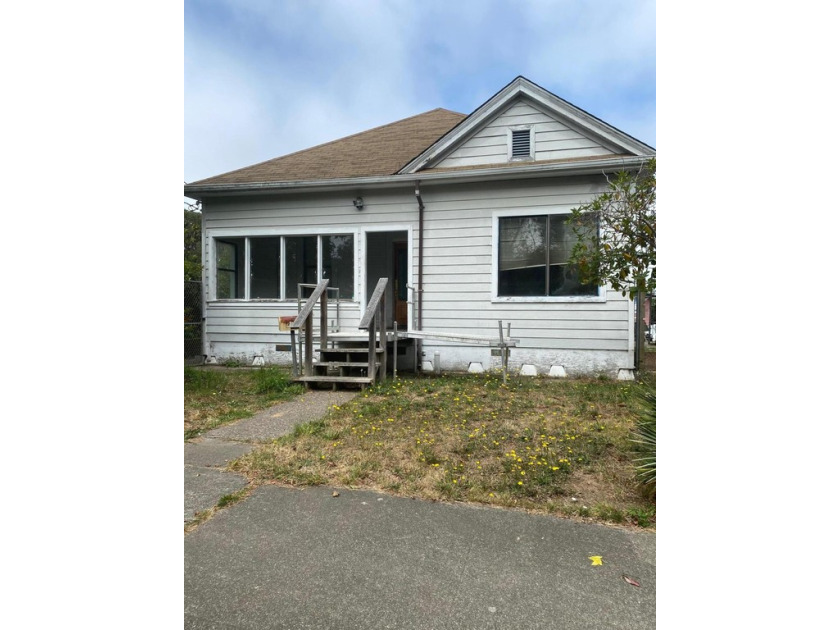This approximate 100 year old home has great potential and is - Beach Home for sale in Eureka, California on Beachhouse.com