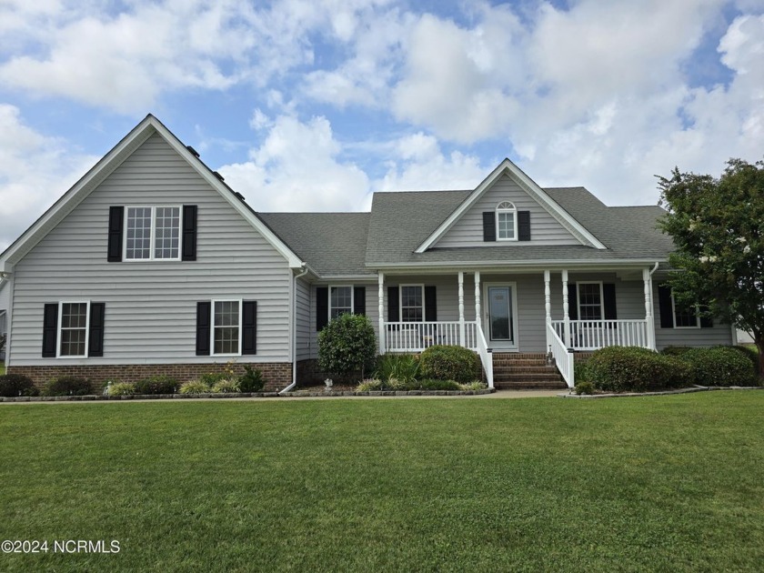 This spacious, pond front home with water access is immaculate! - Beach Home for sale in Elizabeth City, North Carolina on Beachhouse.com