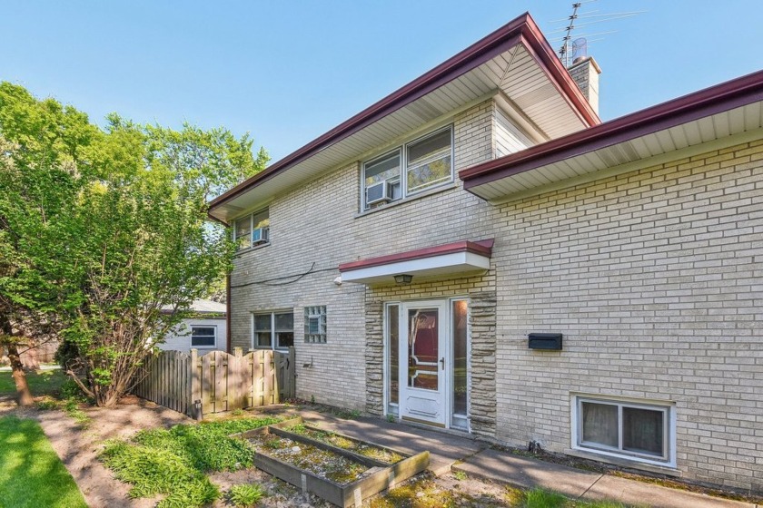 A rare opportunity to make very tangible updates to a sizeable - Beach Home for sale in Skokie, Illinois on Beachhouse.com