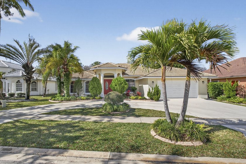 This spacious four-bedroom, three-bathroom home is a perfect - Beach Home for sale in Royal Palm Beach, Florida on Beachhouse.com