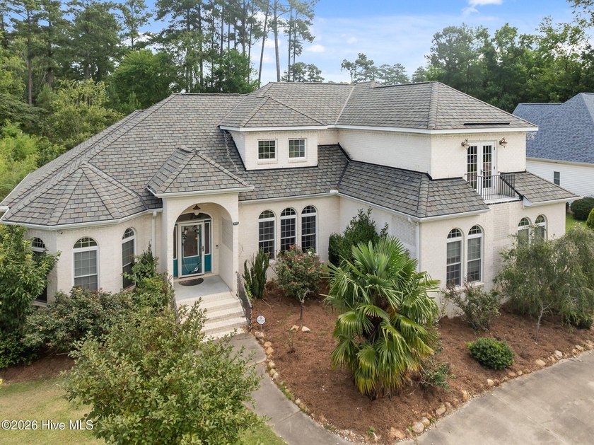 Welcome to 414 Crown Drive, a spacious custom-built home - Beach Home for sale in Washington, North Carolina on Beachhouse.com
