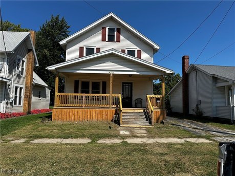 Charming Colonial in Ashtabula Harbor: Discover this beautiful - Beach Home for sale in Ashtabula, Ohio on Beachhouse.com