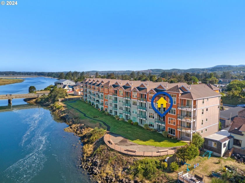 Beautifully updated 2-bedroom, 2-bathroom riverfront condo - Beach Condo for sale in Seaside, Oregon on Beachhouse.com