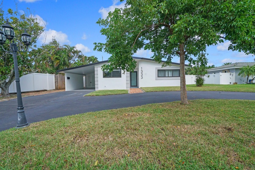 Totally remodeled home in the heart of Deerfield Beaches' Cove! - Beach Home for sale in Deerfield Beach, Florida on Beachhouse.com