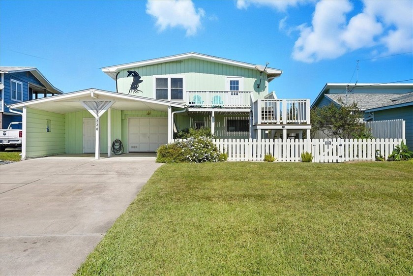 Canal-Front Home in Palm Harbor! Beautifully furnished 4-bedroom - Beach Home for sale in Rockport, Texas on Beachhouse.com