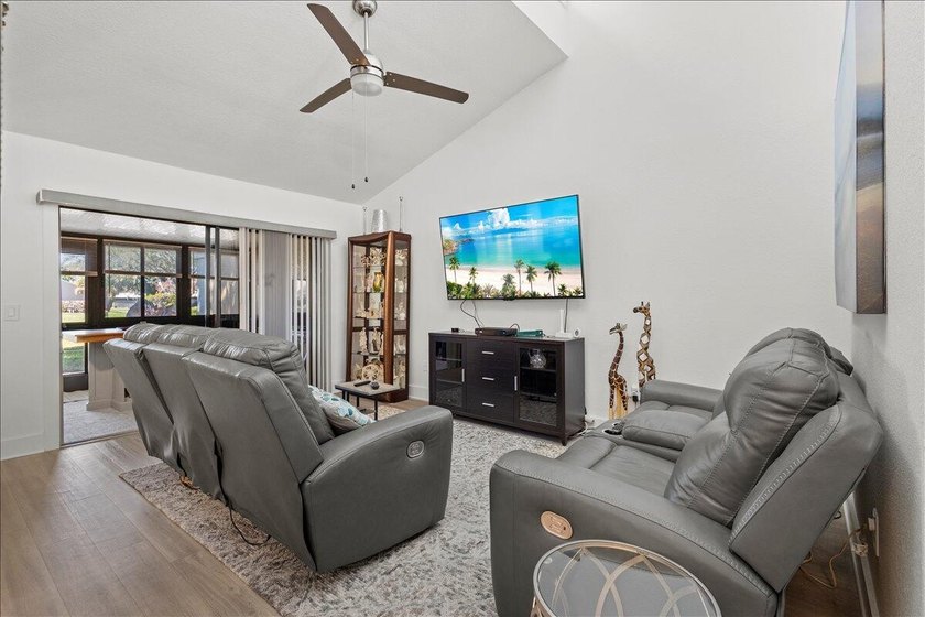 Lake View.. Light bright and airy 3BR/2.5BA townhouse in the - Beach Townhome/Townhouse for sale in Palm City, Florida on Beachhouse.com