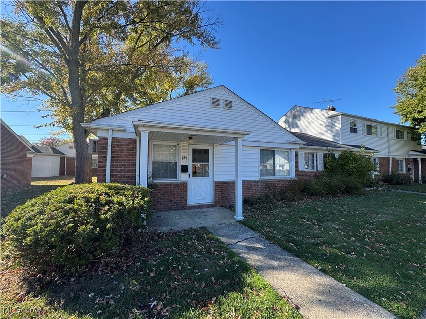 Move-In Ready Condo in a Central Euclid Location! This charming - Beach Condo for sale in Euclid, Ohio on Beachhouse.com