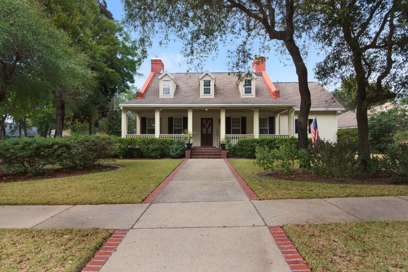 Welcome to this charming Southern-inspired Swift Creek home - Beach Home for sale in Niceville, Florida on Beachhouse.com