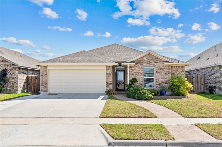 Welcome to 8002 Fort Griffen, a well-maintained single-story - Beach Home for sale in Corpus Christi, Texas on Beachhouse.com