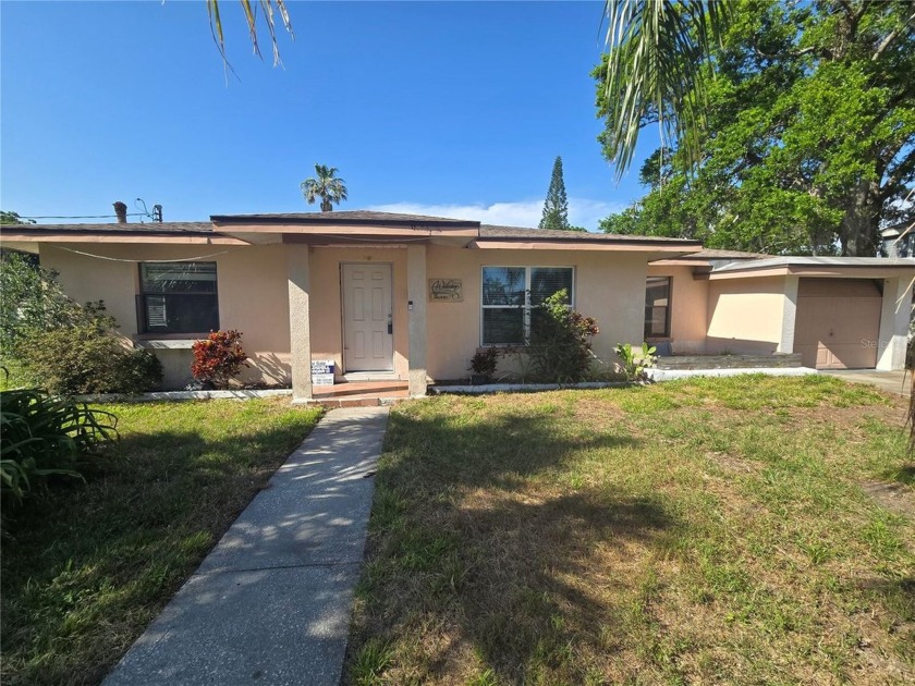NEW PRICE! Prime Oldsmar Location! This 3-bedroom, 2-bath, 1-car - Beach Home for sale in Oldsmar, Florida on Beachhouse.com