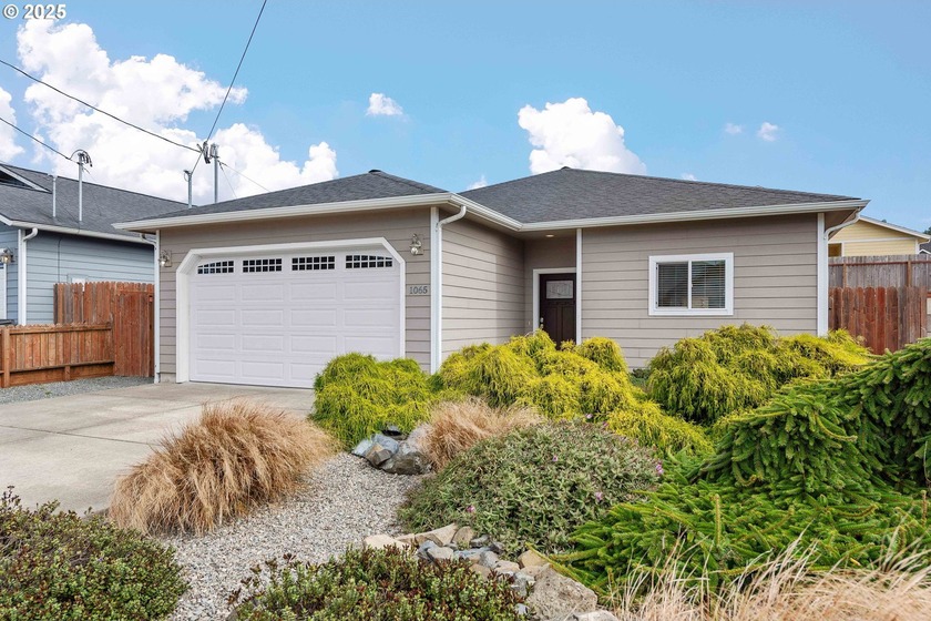Built in 2015, this beautifully maintained 3 bedroom, 2 bathroom - Beach Home for sale in Coos Bay, Oregon on Beachhouse.com