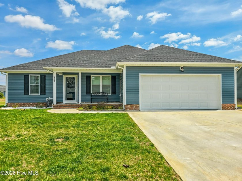 New Listing in Hunters Lake 3 bedrooms 2 bathrooms 2 Car Garage - Beach Home for sale in Elizabeth City, North Carolina on Beachhouse.com