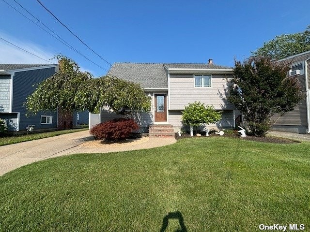 Beautiful Split Level, Waterfront on Wide deep Canal with 50 Ft - Beach Home for sale in Copiague, New York on Beachhouse.com