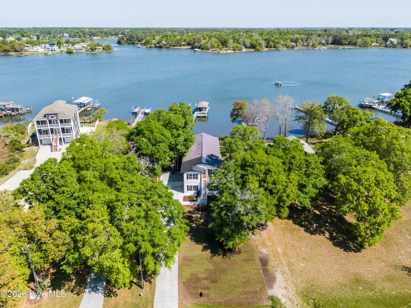 WATERFRONT HOME WITH PRIVATE BOAT SLIPS | ICWW ACCESS | MOVE-IN - Beach Home for sale in Sneads Ferry, North Carolina on Beachhouse.com