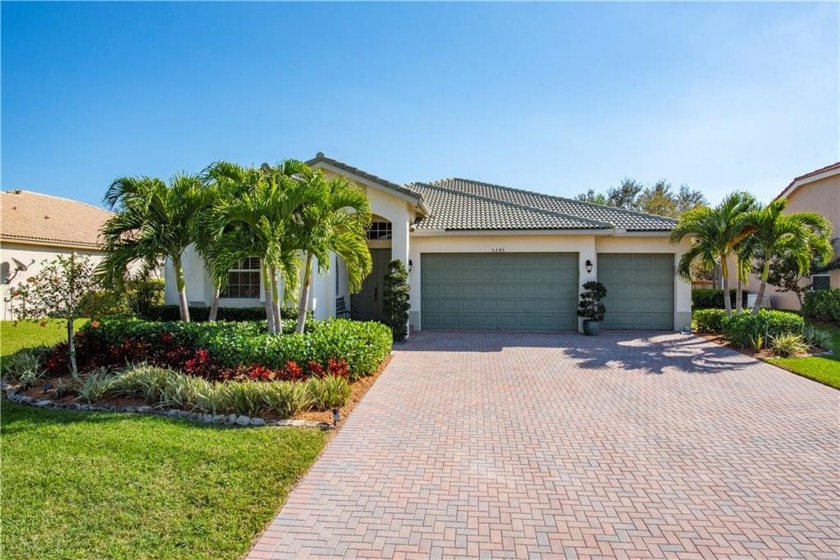 Exquisitely maintained 4 bedroom, 3 full bath home with 3 car - Beach Home for sale in Vero Beach, Florida on Beachhouse.com