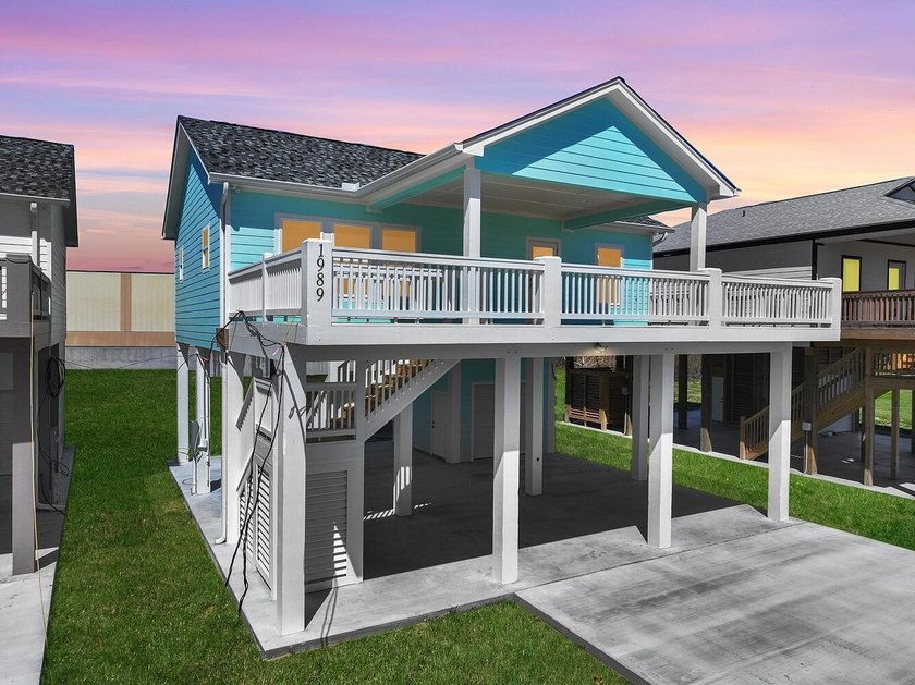 Awesome 3-2-1 new construction by Easton Homes, known for - Beach Home for sale in Crystal Beach, Texas on Beachhouse.com