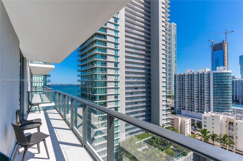 WONDERFUL - LIKE NEW 1 BED 1.5 BATH WITH SPECTACULAR WATER VIEW - Beach Condo for sale in Miami, Florida on Beachhouse.com