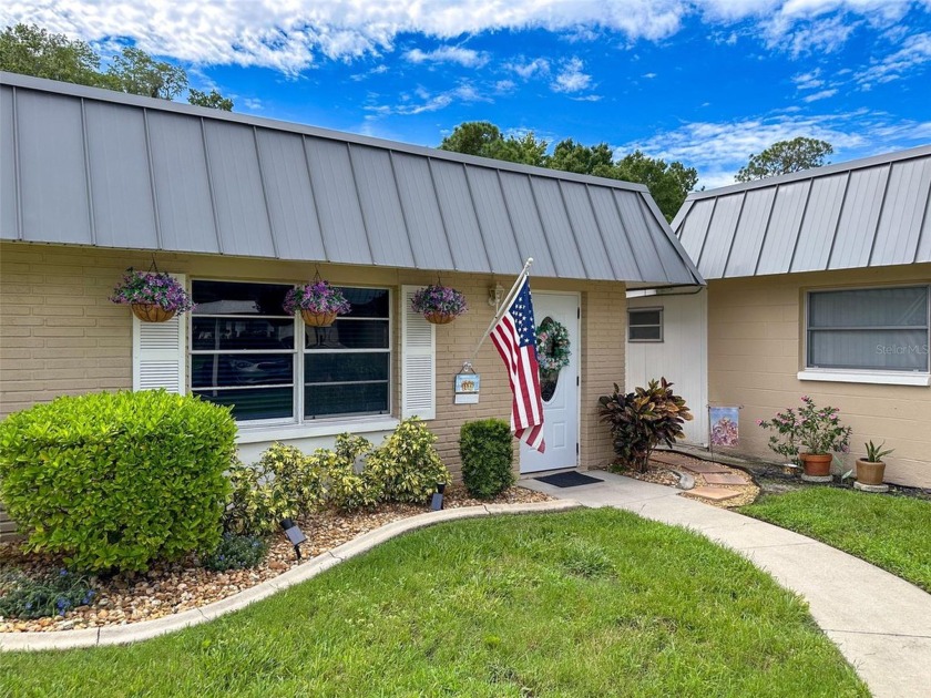 WOW! This remodeled 1 bedroom 1.5 bath condo is absolutely - Beach Condo for sale in New Port Richey, Florida on Beachhouse.com