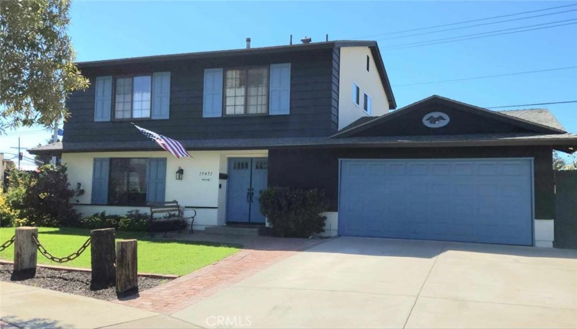 Welcome to this charming family retreat in a desirable - Beach Home for sale in Huntington Beach, California on Beachhouse.com