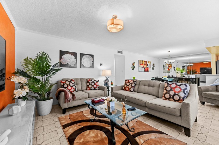 Beautiful, updated and spacious (1070 sf) 2/2 unit on the 1st - Beach Condo for sale in Hallandale Beach, Florida on Beachhouse.com