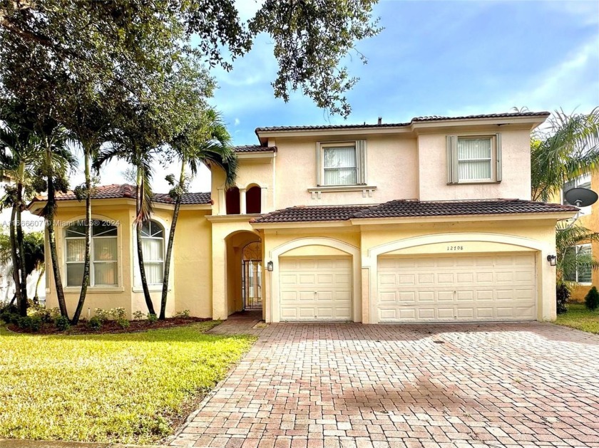 Spacious 6 bed/4 bath, 3 car-garage, lakefront home in highly - Beach Home for sale in Miramar, Florida on Beachhouse.com