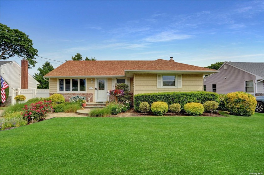 Prime Seaford Manor Ranch Located on Middle of Quiet Street - Beach Home for sale in Seaford, New York on Beachhouse.com