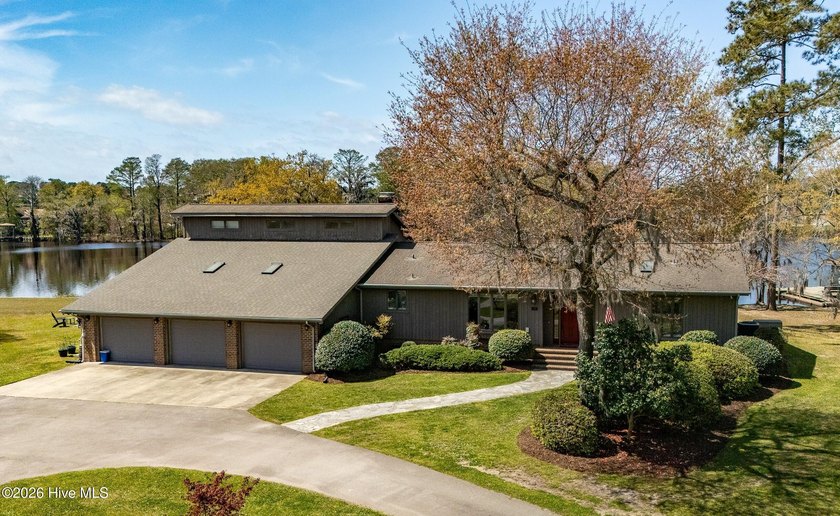 Situated on 2.65 acres at the end of a private road, this well - Beach Home for sale in New Bern, North Carolina on Beachhouse.com