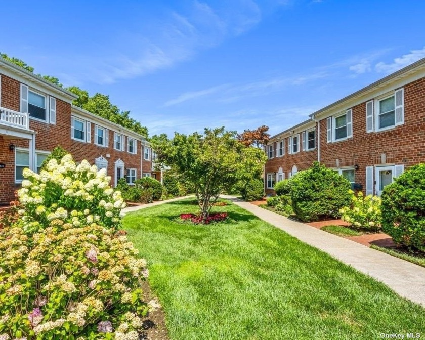 Bayside Townhouse Condo C Line in the best location within the - Beach Townhome/Townhouse for sale in Bayside, New York on Beachhouse.com