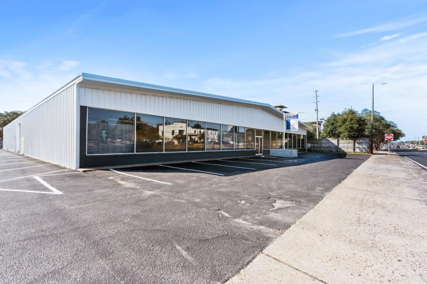 Ft. Walton Beach Flex Space

Now available is a 19,000sf+ flex - Beach Commercial for sale in Fort Walton Beach, Florida on Beachhouse.com