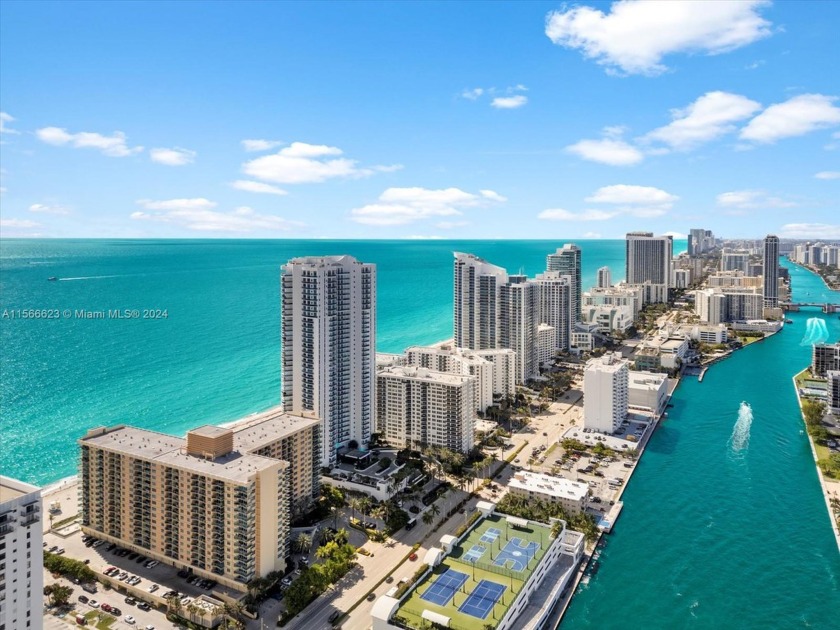 This 2-bedroom corner unit has a spacious balcony, renovated - Beach Condo for sale in Hollywood, Florida on Beachhouse.com