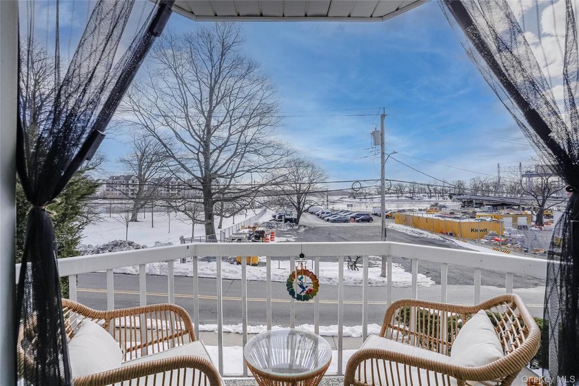 Welcome to this beautifully renovated 2-bedroom condo in the - Beach Condo for sale in New Rochelle, New York on Beachhouse.com