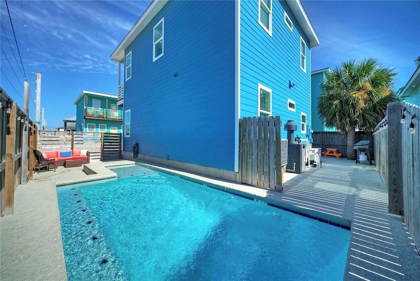 Super cute 4 bdrm, 4.5 bath beach retreat with its own private - Beach Home for sale in Port Aransas, Texas on Beachhouse.com