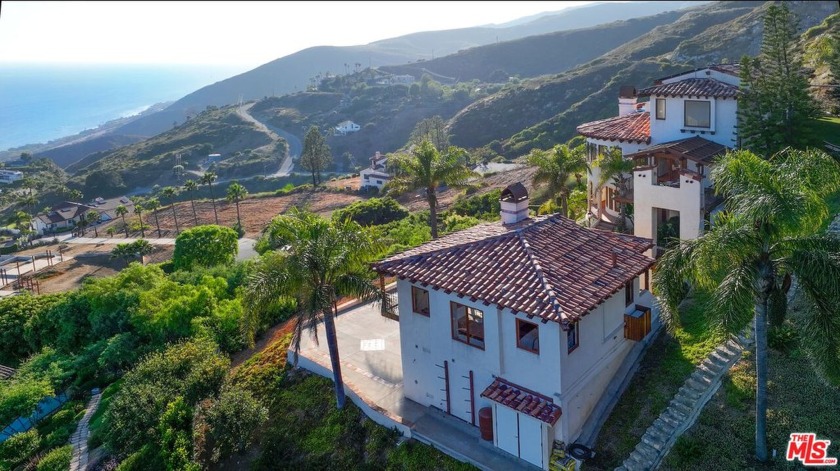 Perched above the Pacific on a quiet cul-de-sac in serene - Beach Home for sale in Malibu, California on Beachhouse.com