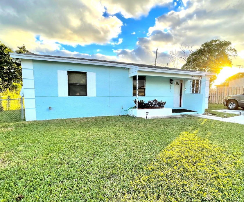 Recently renovated.  Clean, Bright, Updated & Move in ready! - Beach Home for sale in Lake Worth Beach, Florida on Beachhouse.com