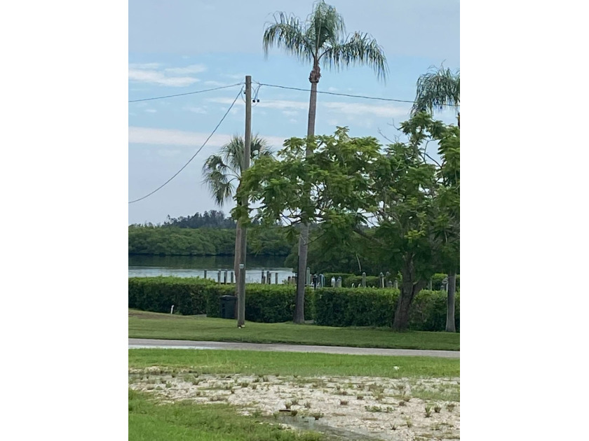Split floor plan with 2 bedrooms, 1 bathroom.  This home is - Beach Home for sale in Ruskin, Florida on Beachhouse.com