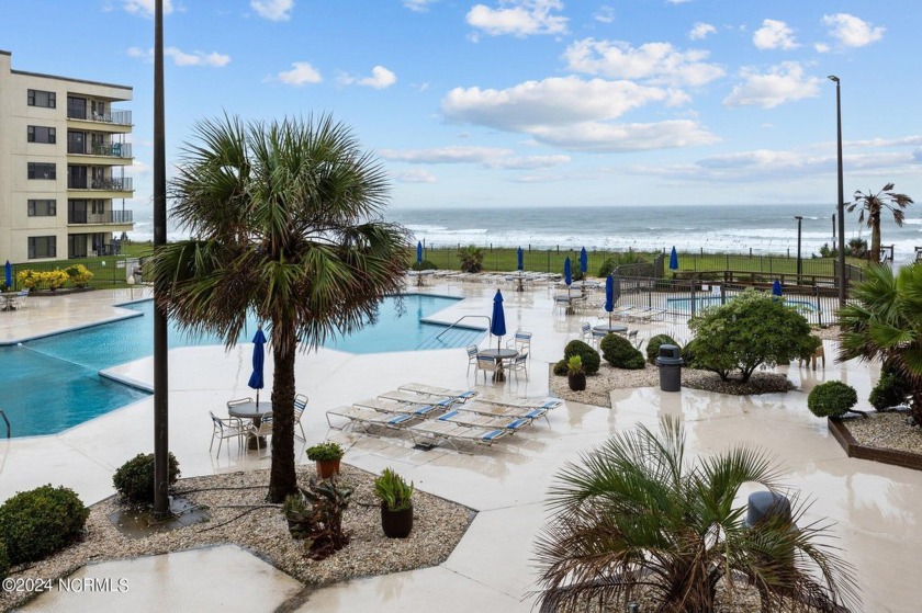 Welcome to unit 209 in Summer Winds. This 2 bed, 2 bath unit has - Beach Condo for sale in Indian Beach, North Carolina on Beachhouse.com