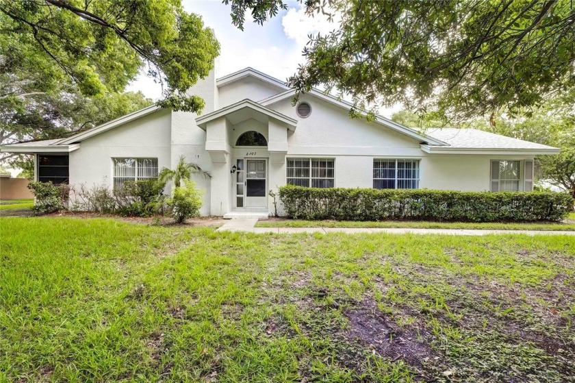 GORGEOUS CONDO IN THE DESIRABLE GULF TRACE COMMUNITY! THIS SITS - Beach Condo for sale in Holiday, Florida on Beachhouse.com