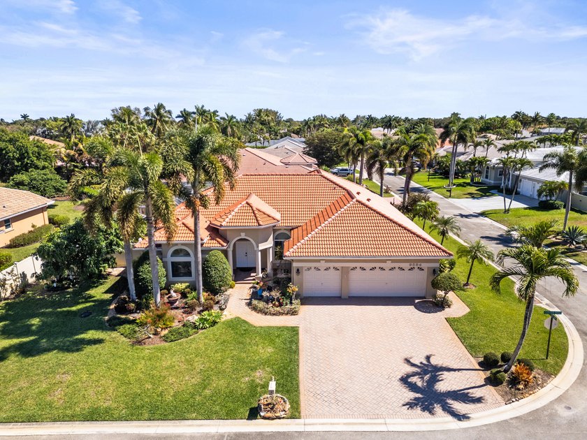 Beautifully maintained 4 bedroom, 3 bathroom home in the sought - Beach Home for sale in Boynton Beach, Florida on Beachhouse.com