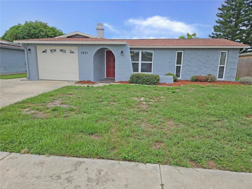 BRAND NEW ARCHITECT SHINGLE ROOF WARRANTED TO THE BUYER. Enjoy - Beach Home for sale in Holiday, Florida on Beachhouse.com