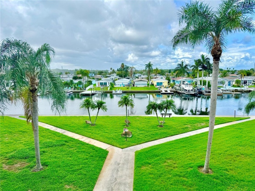 AMAZING, TOP FLOOR, UPDATED condo looking to be someone's - Beach Condo for sale in New Port Richey, Florida on Beachhouse.com