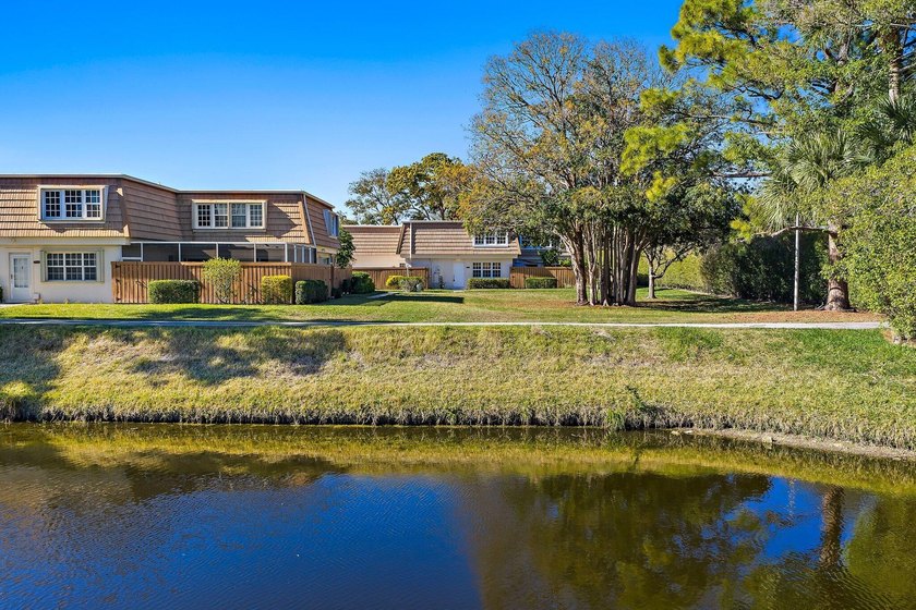 Reconstructed, turn-key opportunity awaits by thoughtful design - Beach Townhome/Townhouse for sale in Palm Beach Gardens, Florida on Beachhouse.com