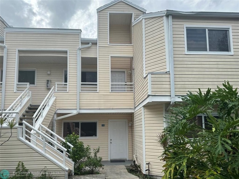 Renovated lakefront 2/2 condo with over 1,000 square feet that - Beach Condo for sale in Lauderdale Lakes, Florida on Beachhouse.com