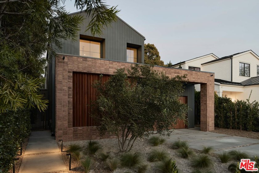 Set behind a private gate on a quiet Venice street east of - Beach Home for sale in Venice, California on Beachhouse.com