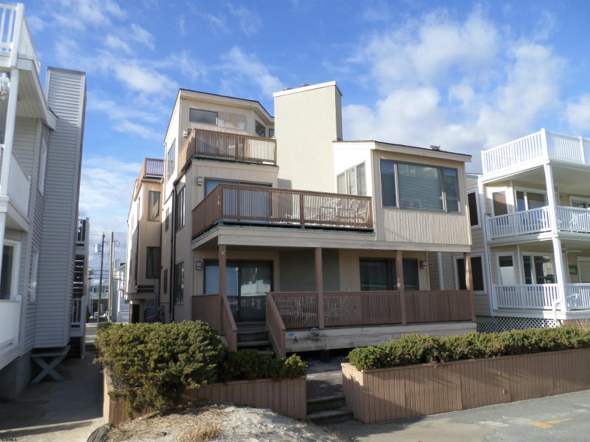 Large beachfront duplex, 40x100 foot lot, built in 1982 with 4 - Beach Home for sale in Ocean City, New Jersey on Beachhouse.com