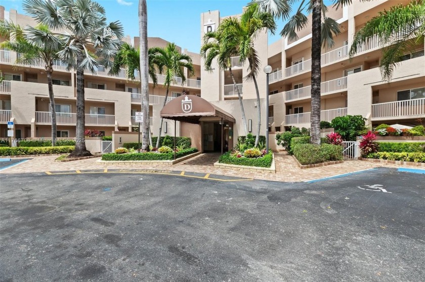 YOU WILL FEEL AT HOME THE MOMENT YOU ENTER THIS BEAUTIFUL CONDO - Beach Condo for sale in Tamarac, Florida on Beachhouse.com