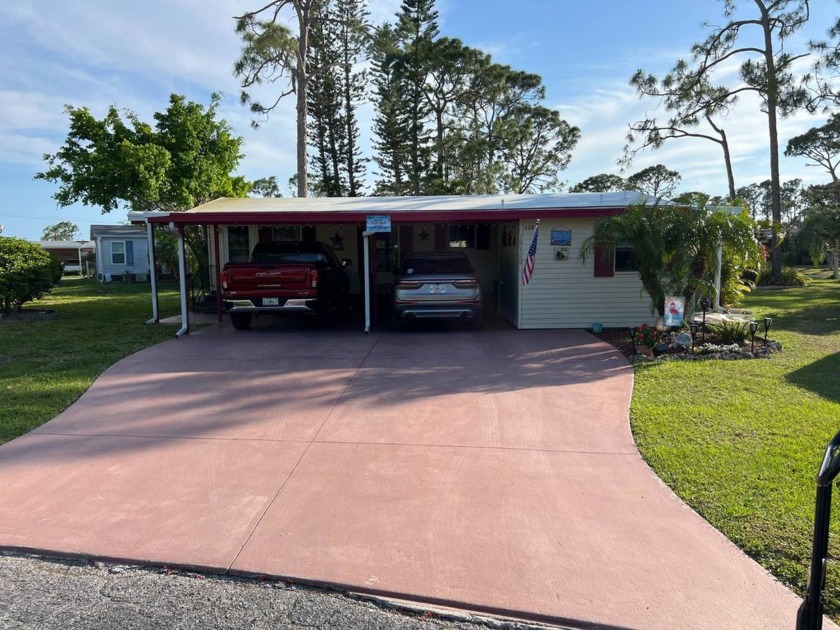 This lovely, manufactured home is on leased land and located in - Beach Home for sale in North Fort Myers, Florida on Beachhouse.com