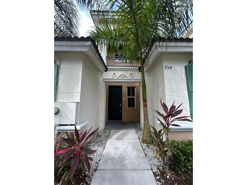 VERY BEAUTIFUL AND QUIET GUARD GATED COMMUNITY WITH WALKING - Beach Home for sale in Homestead, Florida on Beachhouse.com