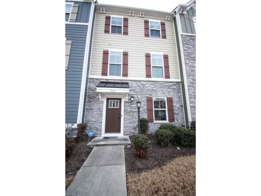 Built in January 2019 and still looks and feels like a new - Beach Townhome/Townhouse for sale in Chesapeake, Virginia on Beachhouse.com