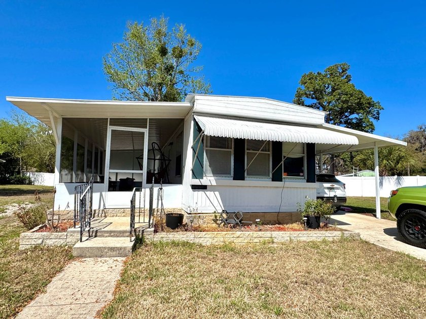 Charming 2BR/1BA home in Colonial Colony North, a 55+ community - Beach Home for sale in Daytona Beach, Florida on Beachhouse.com