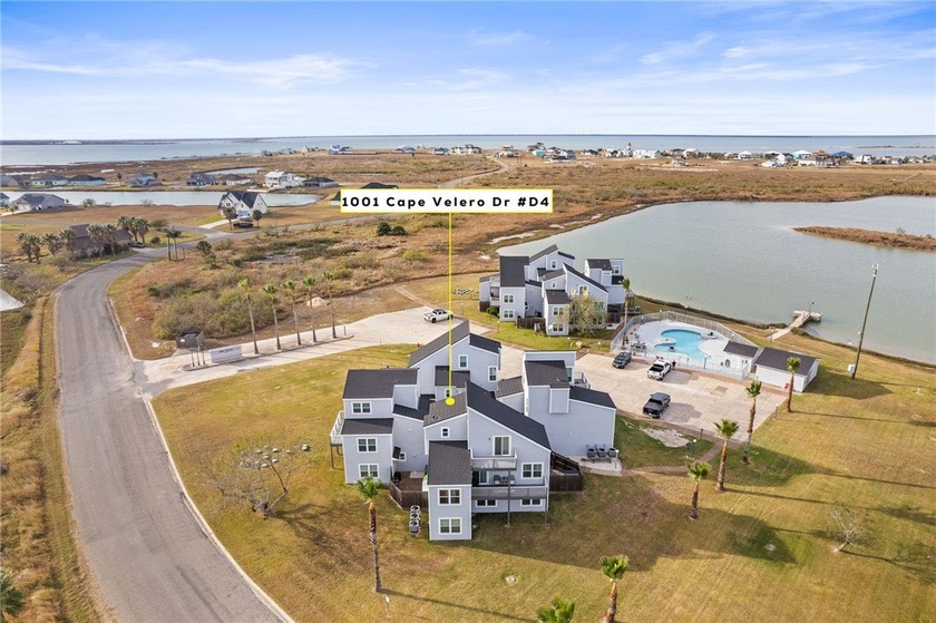 Beautiful townhouse condo on the second and third level. This - Beach Condo for sale in Rockport, Texas on Beachhouse.com